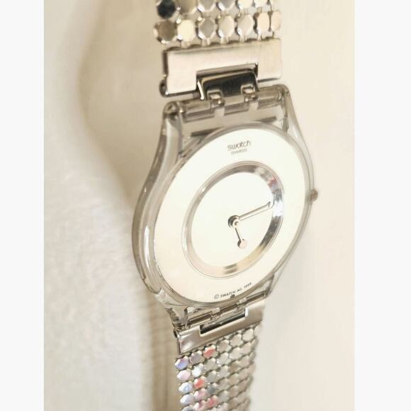 Swatch PAVED IN SILVER SFK103 1999 SKin Ultra thin watch New with new battery - Picture 4 of 10